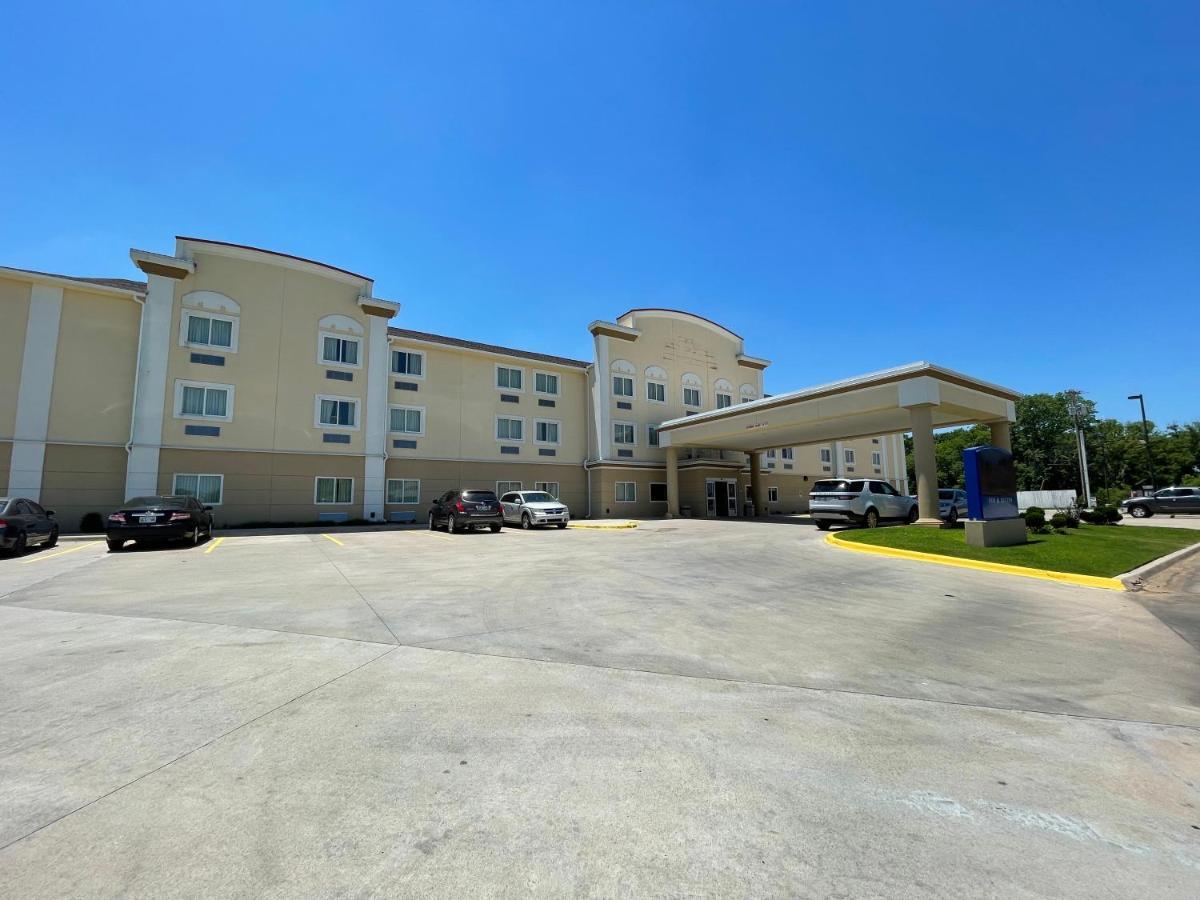 Quality Inn & Suites Ardmore Exterior photo